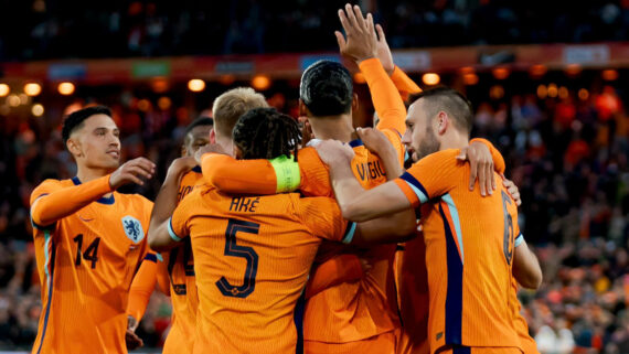 Seleção da Holanda comemora gol na Eurocopa (foto: Divulgação/KNVB)