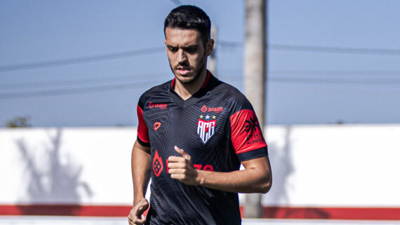 Volante do Atlético-GO, Lucas Kal (foto: Ingryd Oliveira/ACG)