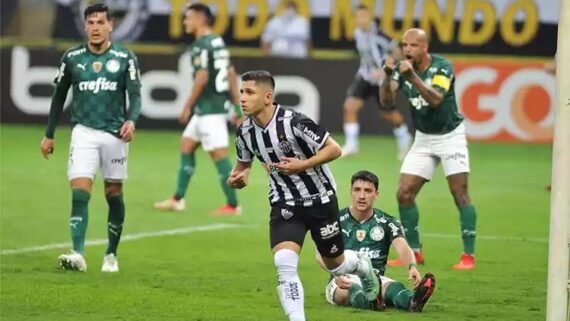 No Brasileirão de 2021, Savarino marcou os gols da última vitória do Atlético sobre o Palmeiras como mandante (foto: Alexandre Guzanshe/EM/D.A Press)