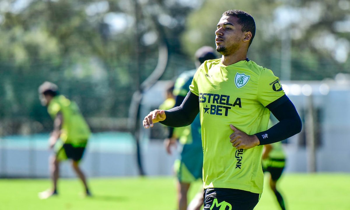 Renato Marques em treino no CT Lanna Drumond (foto: Mourão Panda/América)