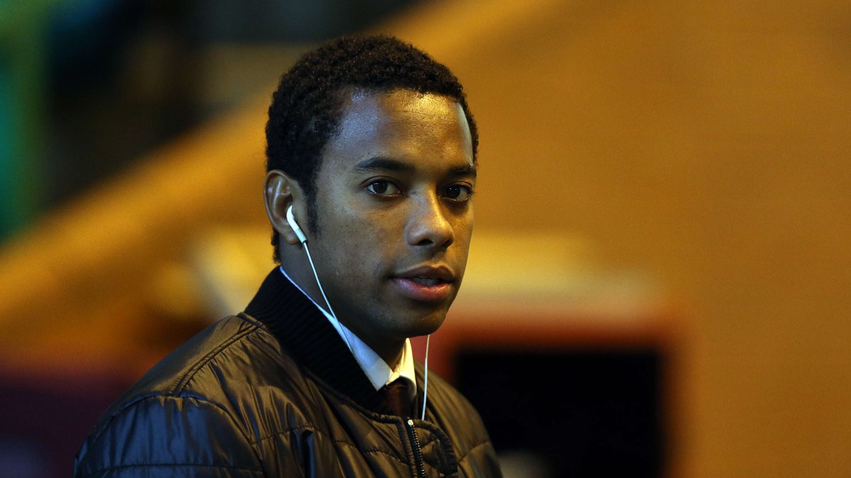Robinho, condenado a nove anos de prisão por estupro (foto: AFP PHOTO / IAN MACNICOL)