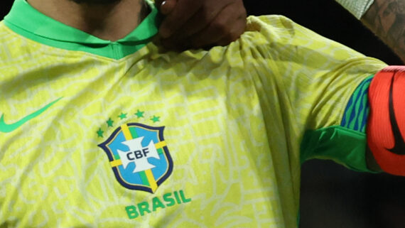 Nike veste a Seleção Brasileira há quase 30 anos (foto: PIERRE-PHILIPPE MARCOU/AFP)