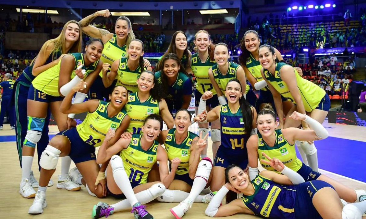 Thaisa com a Seleção Brasileira (foto: Reprodução)