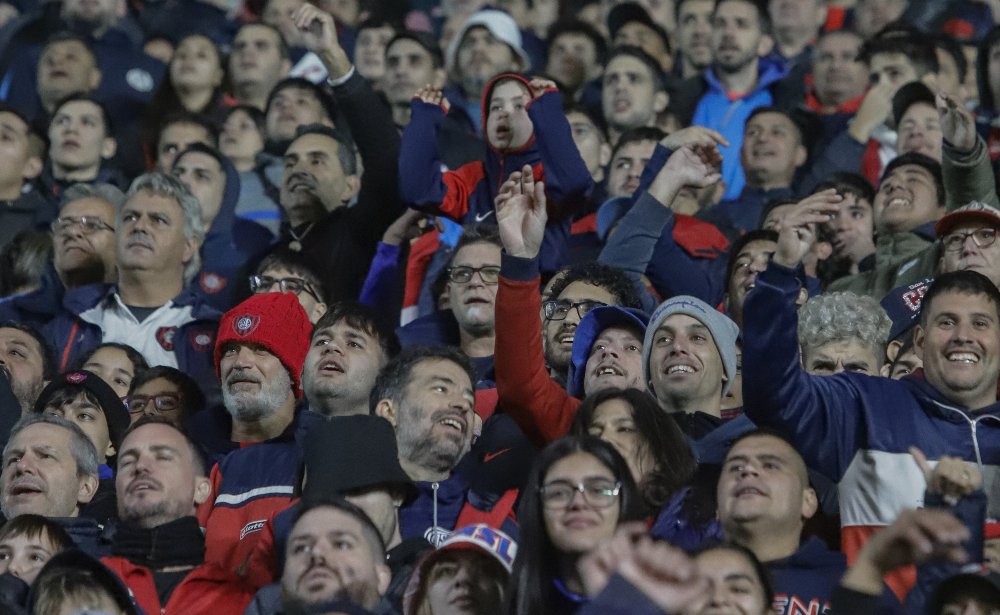 Torcedores do San Lorenzo durante jogo na Argentina (foto: Divulgação/X/San Lorenzo)