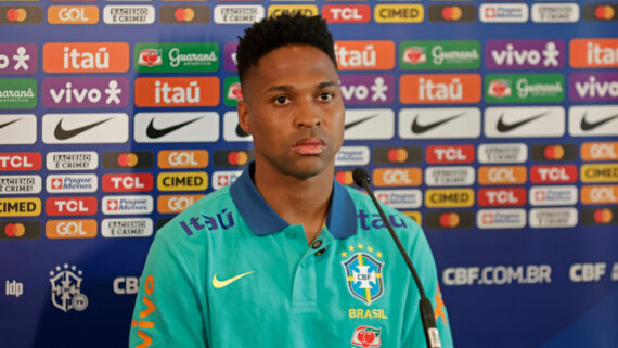 Wendell em entrevista coletiva pela Seleção Brasileira (foto: Rafael Ribeiro/CBF)