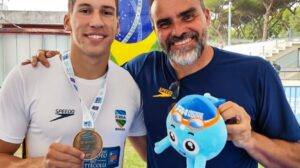 Eduardo Moraes comemora medalha - Crédito: 