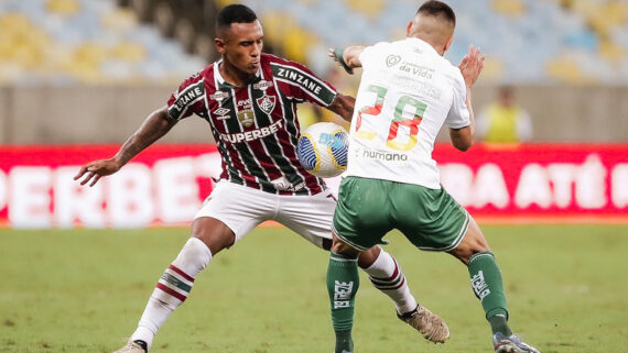 Marquinhos, do Fluminense, e Alan Ruschel, do Juventude (foto: LUCAS MERÇON / FLUMINENSE FC)