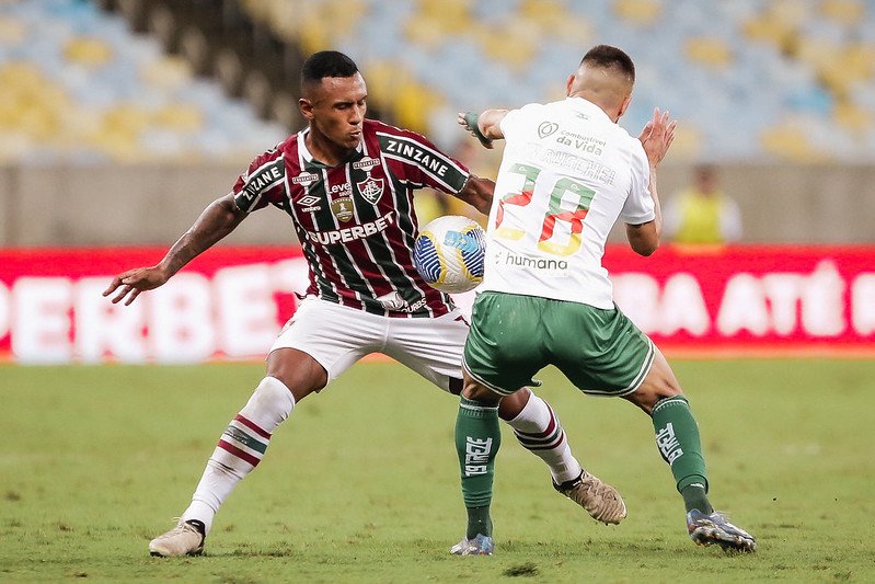 Marquinhos, do Fluminense, e Alan Ruschel, do Juventude (foto: LUCAS MERÇON / FLUMINENSE FC)