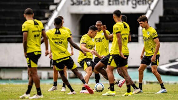 América em treino nesta sexta-feira (12), em Recife (foto: Mourão Panda / América)