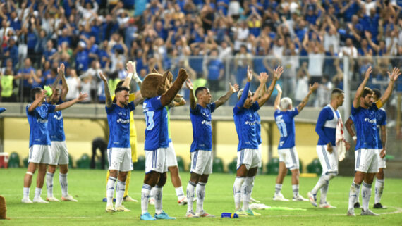 Jogadores do Cruzeiro celebrando vitória (foto: Ramon Lisboa/EM/D.A.Press)