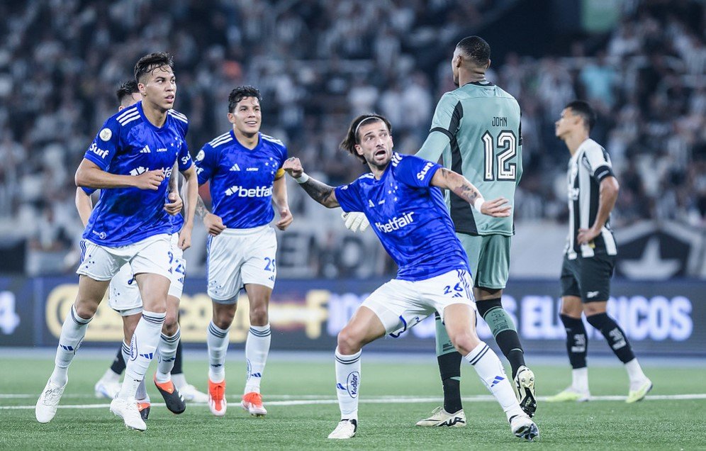 Jogadores do Cruzeiro comemoram gol contra o Botafogo, em 2024 (foto: Gustavo Aleixo/Cruzeiro)
