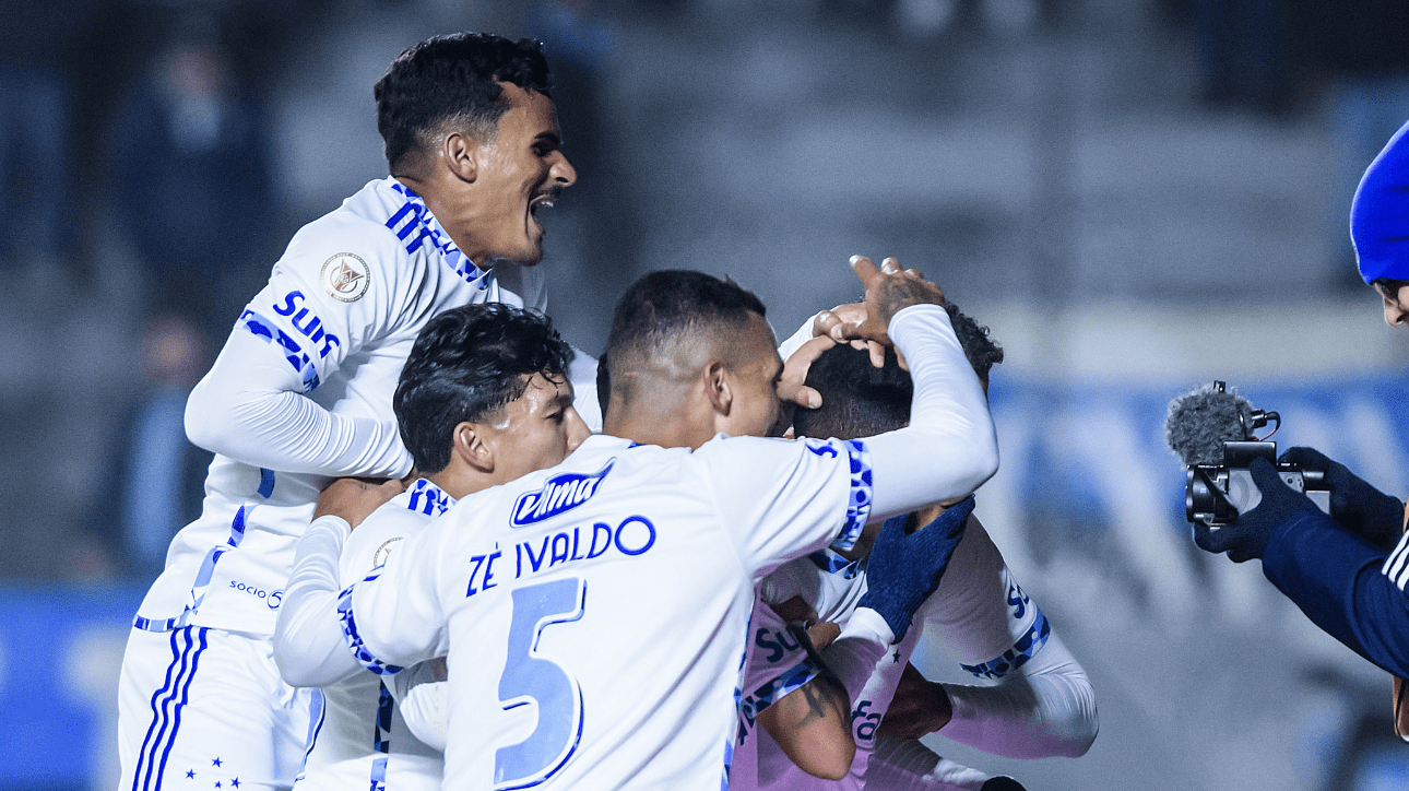Jogadores do Cruzeiro comemorando gol sobre Grêmio, pelo Brasileiro (foto: Gustavo Aleixo/Cruzeiro)