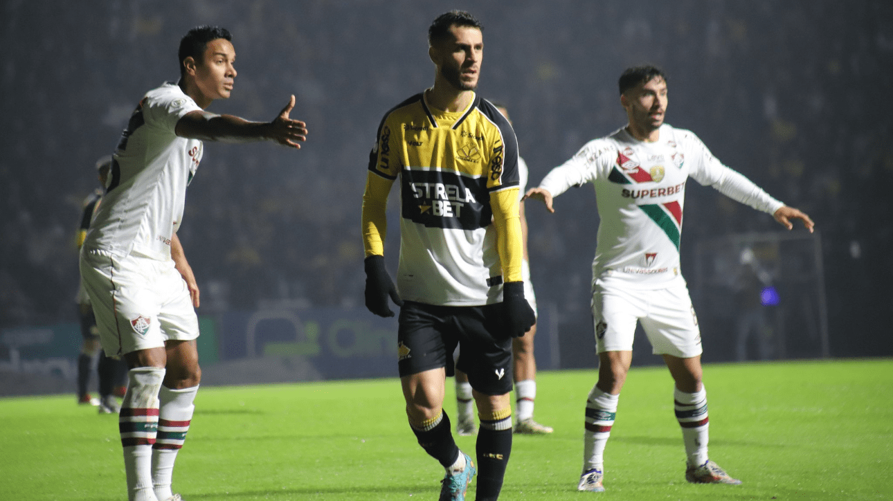 Jogadores de Fluminense e Criciúma, pela Série A (foto: Divulgação/Criciúma)