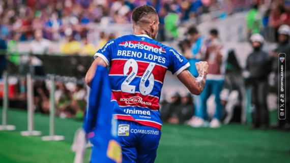 Breno Lopes, do Fortaleza, comemorando gol sobre Vitória, pela Série A (foto: Mateus Lotif/FEC
)