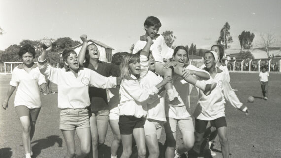Futebol de mulheres em Vespasiano (foto: Arquivo EM)