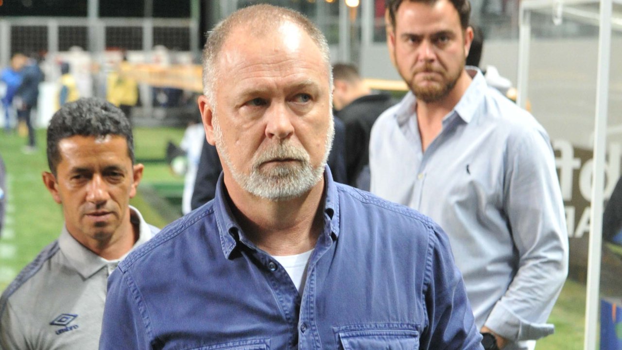 Mano Menezes no Independência enquanto treinador do Cruzeiro (foto: Juarez Rodrigues/EM/D.A Press)