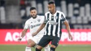 Lance do jogo entre Botafogo e Atlético pelo Campeonato Brasileiro (foto: Vitor Silva/Botafogo)