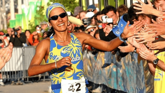 Fernanda Keller, primeira brasileira a competir e subir ao pódio no Ironman World Championship (foto: Divulgação/Ironman)