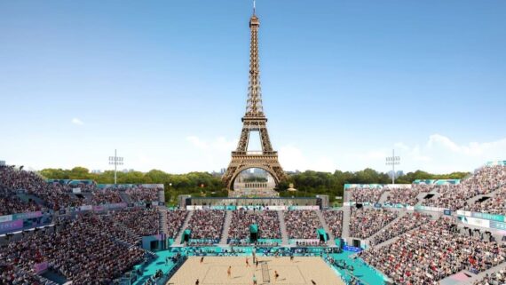 Torrei Eiffel ao fundo da quadra do vôlei de praia (foto: Divulgação/Paris 2024)