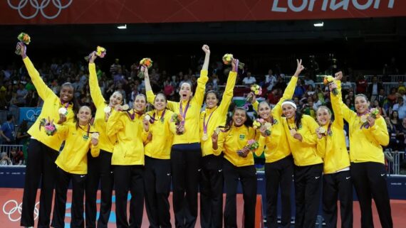 Jogadoras de vôlei campeãs em Londres 2012 (foto: Divulgação/FIVB)