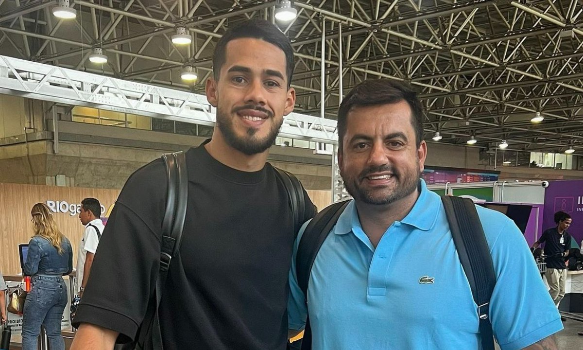 Lucas Oliveira e André de Britto, empresário do jogador (foto: Reprodução/Instagram)
