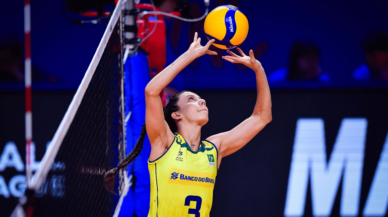 Macris, levantadora da Seleção Brasileira e do Praia Clube (foto: Divulgação/FIVB)