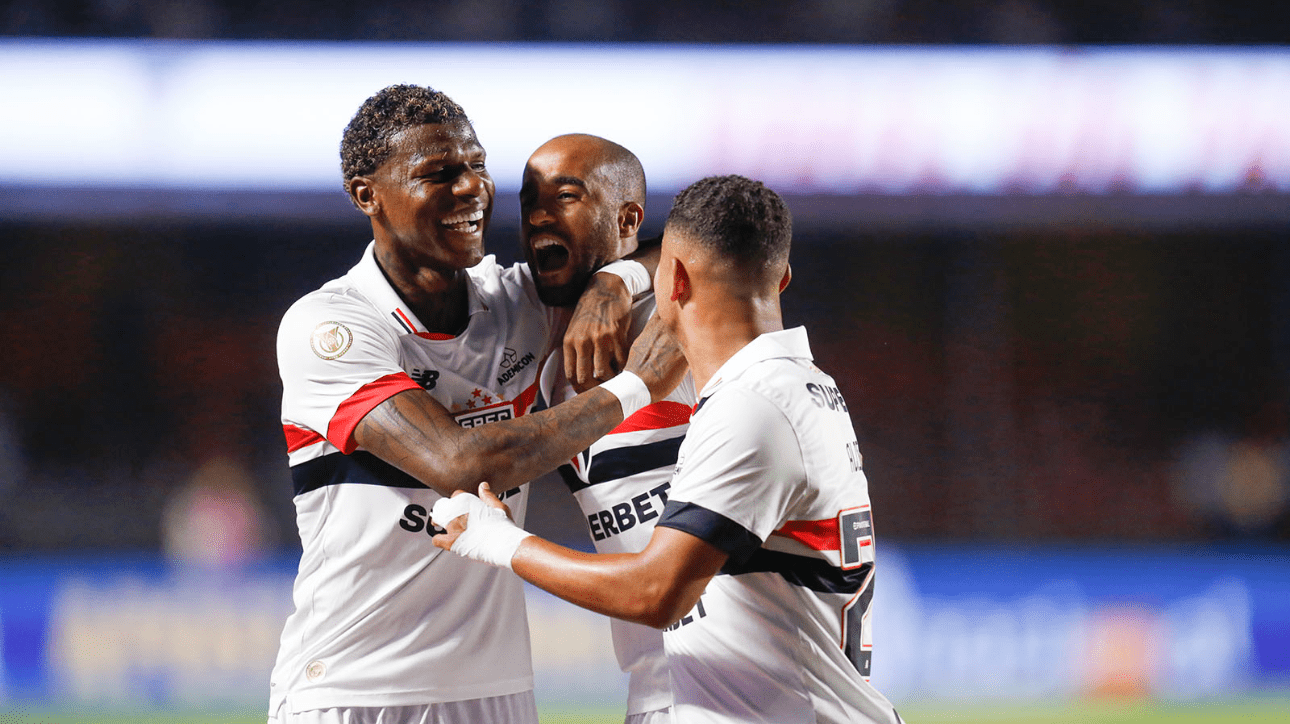 Lucas Moura, do São Paulo, comemorando gol sobre Grêmio, pela Série A (foto: Paulo Pinto/Saopaulofc)