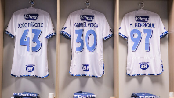 Camisas do Cruzeiro no vestiário (foto: Gustavo Aleixo/Cruzeiro)
