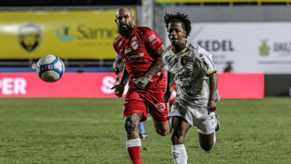 Jogadores de Vila Nova e Novorizontino, pela Série B (foto: João Vitor Normando/AMFC)