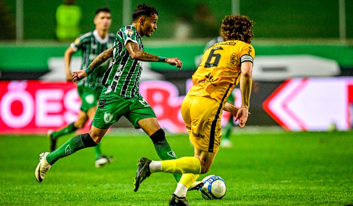 Lance de América x Amazonas (foto: Mourão Panda / América)