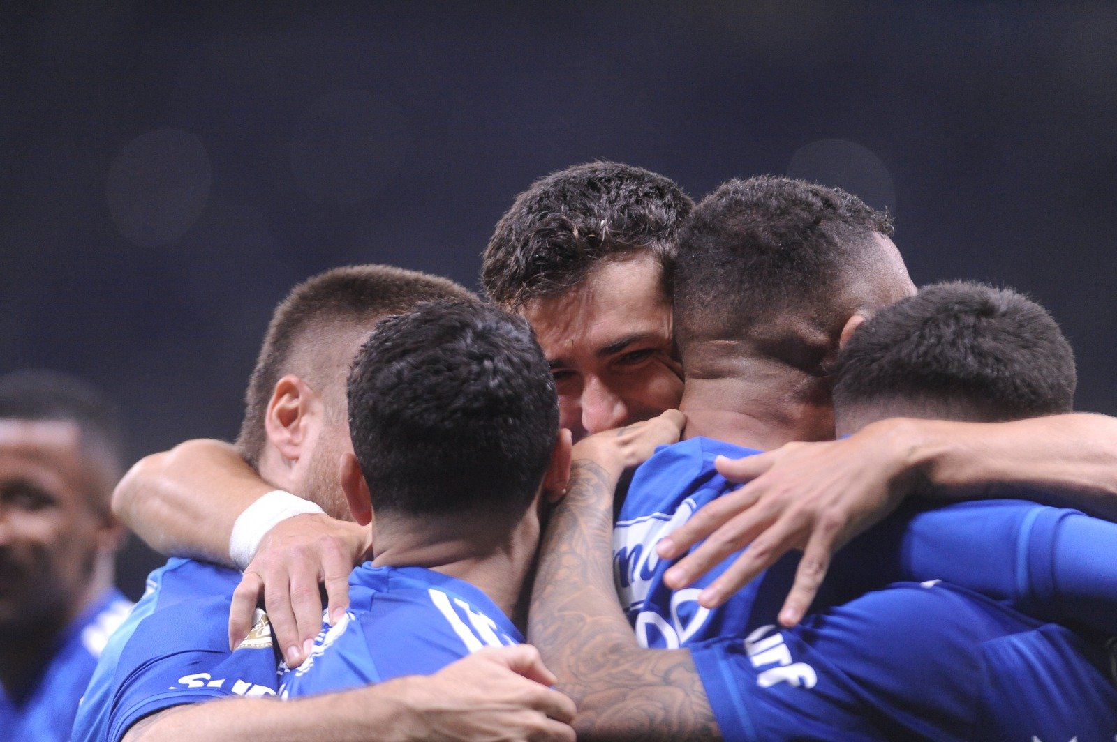 Jogadores do Cruzeiro comemoram gol (foto: Alexandre Guzanshe/EM/D.A.Press)