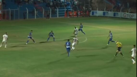 Juninho Tardelli fez o gol do título do Betim no Módulo II do Mineiro (foto: Reprodução/TV FMF)