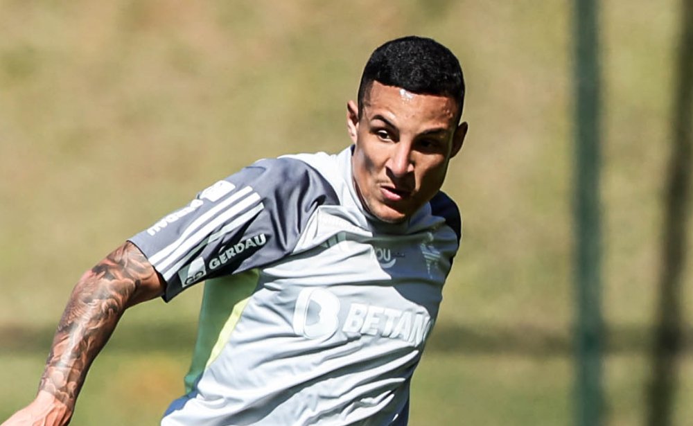 Guilherme Arana, lateral-esquerdo do Atlético, durante treinamento na Cidade do Galo (foto: Pedro Souza/Atlético)