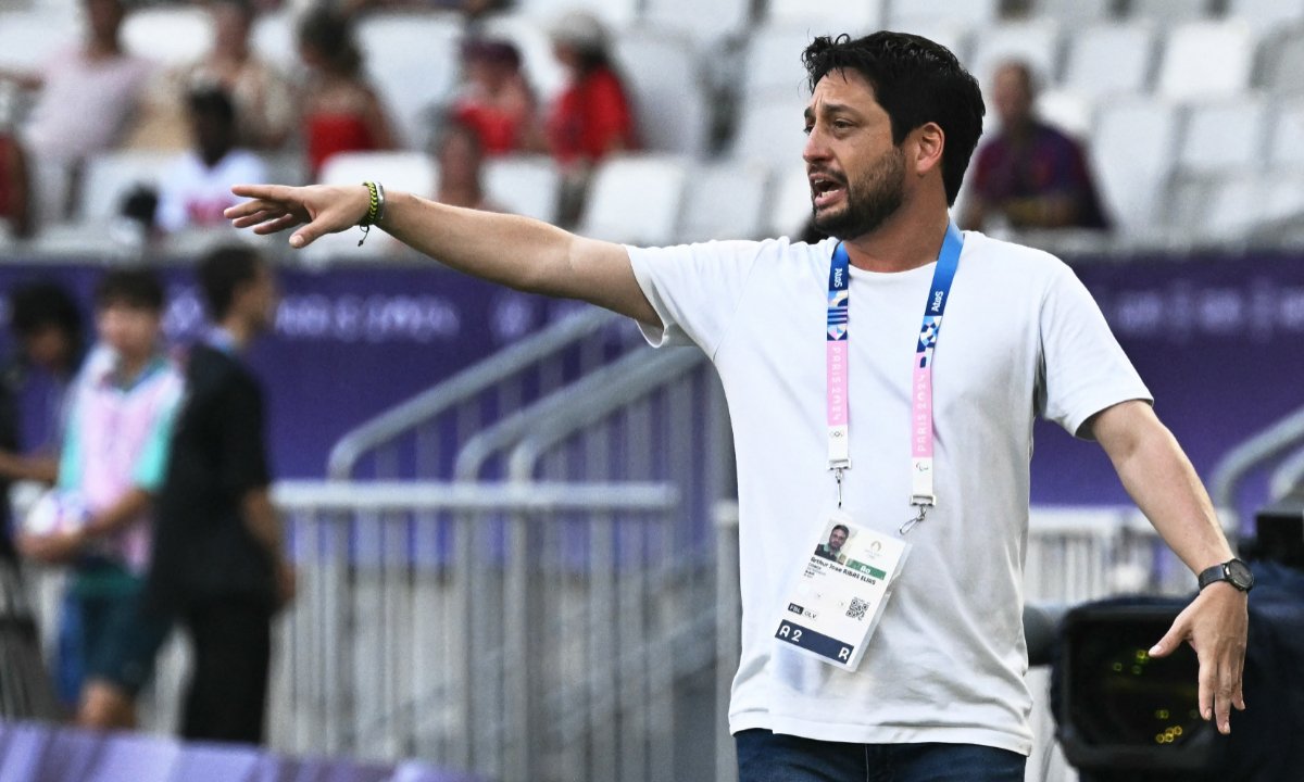 Arthur Elias nos Jogos Olímpicos (foto: AFP)