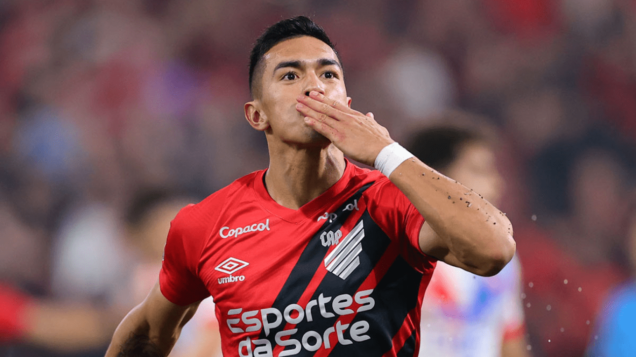 Tomás Cuello, jogador de Athleto -pr, comemorando o gol <a href='https://ai.rio.br/politica-privacidade' target='_blank' rel='follow'>sobre</a> Cerro Porteño – (Foto: José Tramontin/AthleTico.com.br)”/><br />
            </source></source></source></picture><figcaption class=