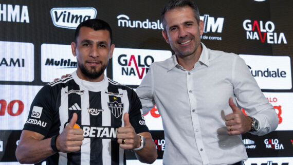Alonso ao lado de Victor na Cidade do Galo (foto: Pedro Souza/Atlético)