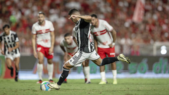 Atlético empatou com o CRB em jogo de ida das oitavas da Copa do Brasil (foto: Pedro Souza/Atlético)