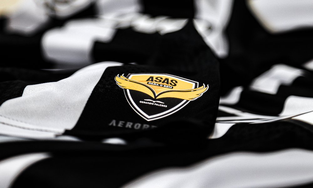 Patch da Gerando Falcões na camisa do Atlético (foto: Divulgação/Atlético)