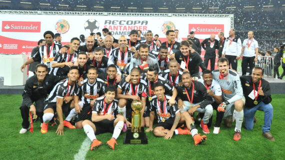 Jogadores do Atlético comemoram título da Recopa no Mineirão (foto: Alexandre Guzanshe/EM/DA.Press)