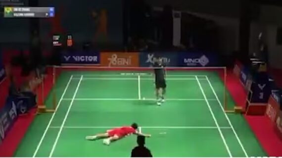 Zhang Zhijie teve uma parada cardíaca súbita durante jogo de badminton (foto: Reprodução)