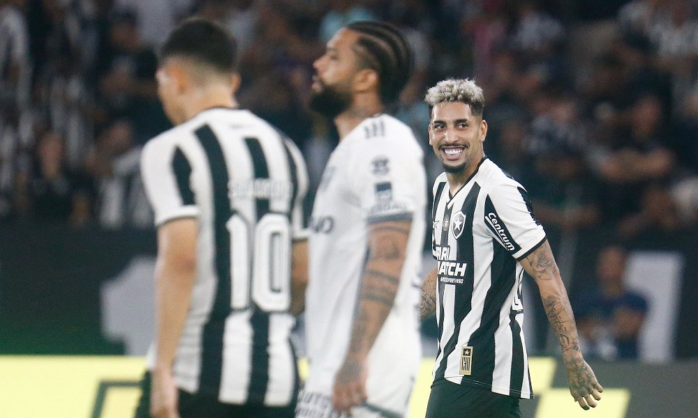 Atlético levou três belos gols do Botafogo de fora da área (foto: Vitor Silva/Botafogo)