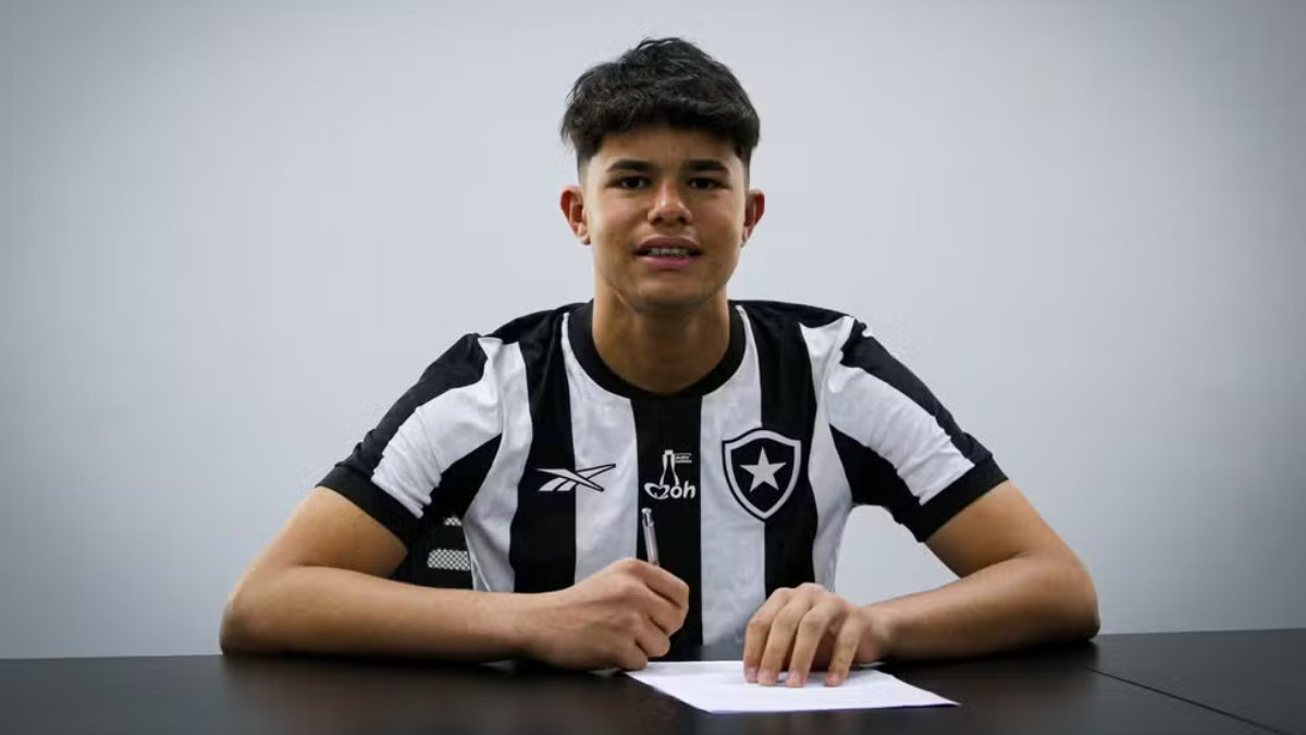 Bruninho Samudio, filho do ex-goleiro Bruno com a ex-modelo Eliza Samudio, assinou com o Botafogo (foto: Reprodução/redes sociais)