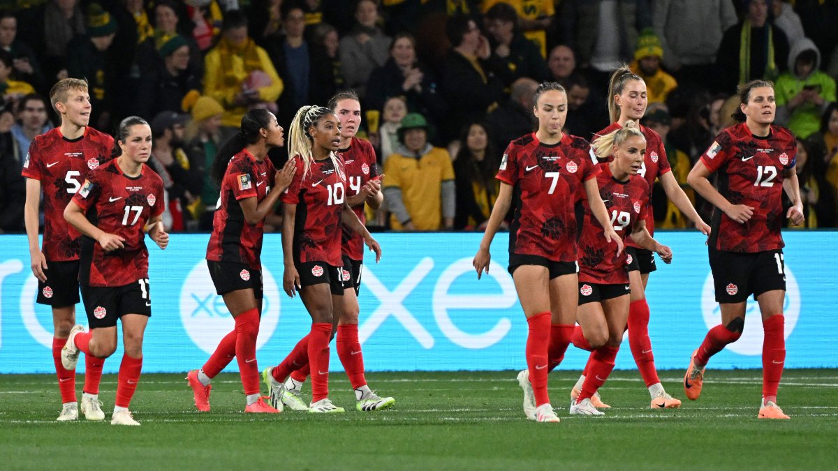 Time feminino do Canadá durante a Copa do Mundo de 2023 (foto: WILLIAM WEST/AFP)