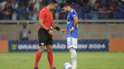 Árbitro Maguielson Lima Barbosa (DF) marcou dois pênaltis a favor do Cruzeiro no jogo contra o Juventude (foto: Alexandre Guzanshe/EM/D.A. Press)