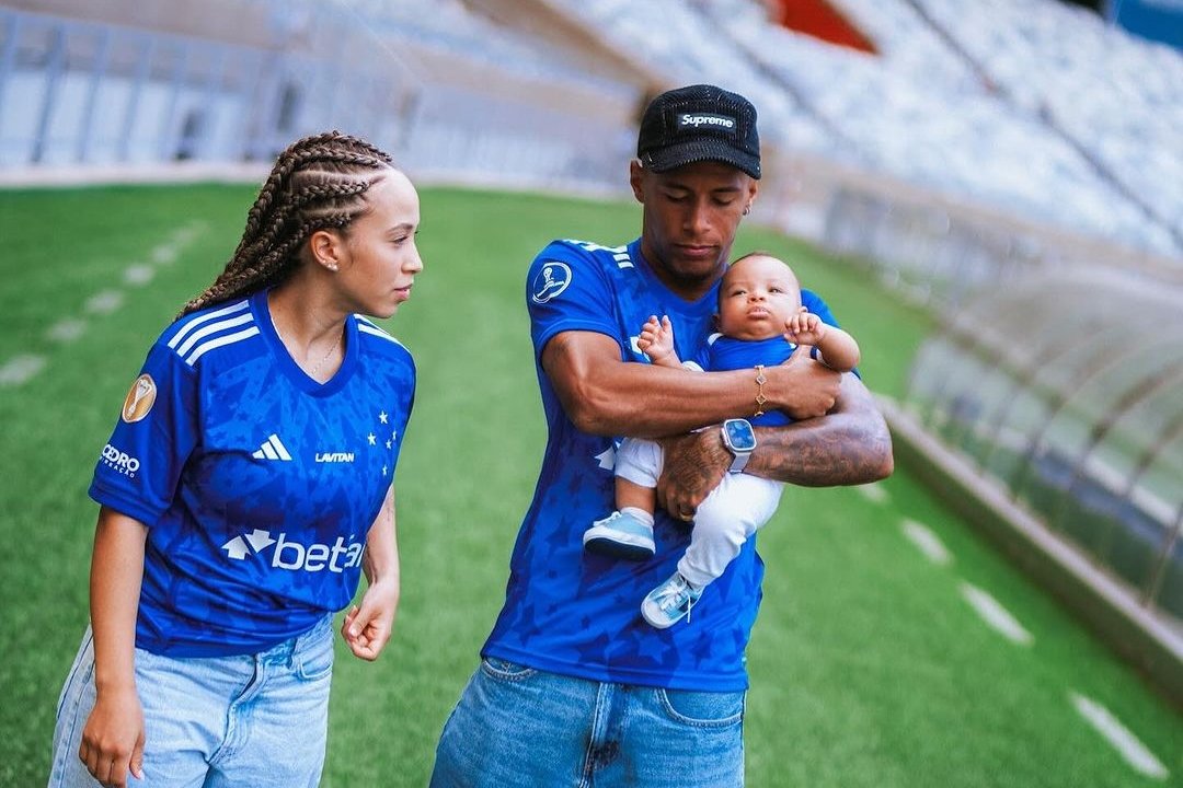 Família de Arthur Gomes, atacante do Cruzeiro (foto: Reprodução/Instagram do Arthur Gomes)