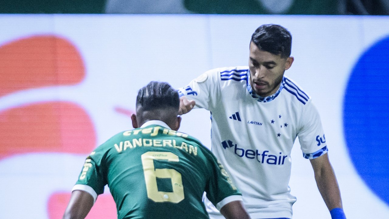 William, lateral-direito do Cruzeiro, em jogo contra o Palmeiras (foto: Gustavo Aleixo/Cruzeiro)