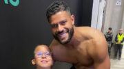Dominic, filho de Patric, ao lado de Hulk, atacante do Atlético (foto: Reprodução/Instagram)