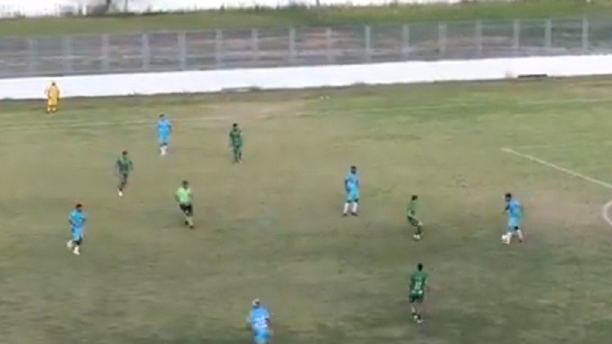 Ewerton perdeu a bola no campo de defesa e deixou atacante adversário em ótimas condições para marcar (foto: Reprodução/FCF TV)