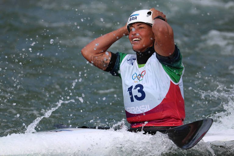 A brasileira Ana Sátila na final da prova do K1 da canoagem slalom nas Olimpíadas de Paris (foto: Molly Darlington/28.jul.2024/Reuters)