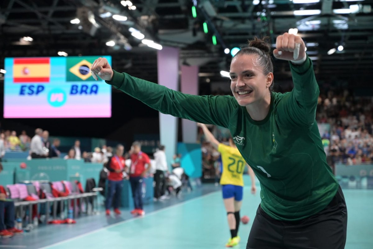 Goleira do Brasil, Gabriela Moreschi comemora em jogo contra Espanha (foto: Leandro Couri/EM/D.A Press)